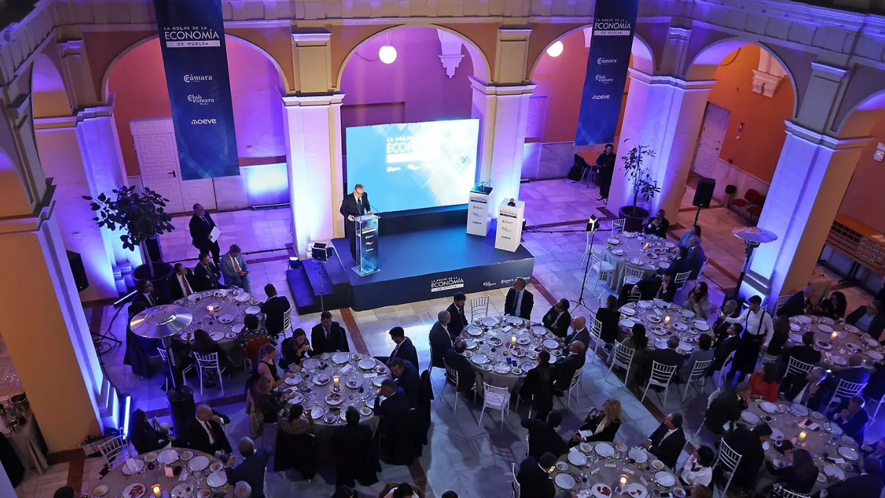 la-noche-de-la-economia-reconoce-la-excelencia-empresarial-en-huelva-9